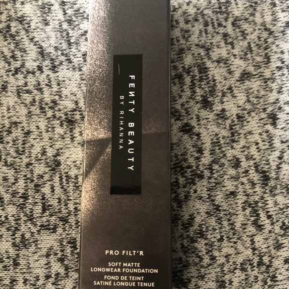 Fenty Pro Filt’r 260 Soft Matte Foundation - Picture 2 of 3